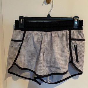 Lululemon Tracker V Shorts - Grey - Size 6